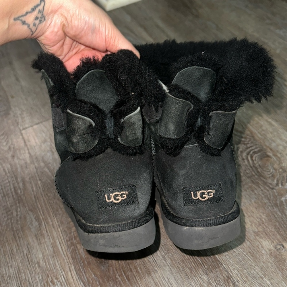 UGGS short with bows